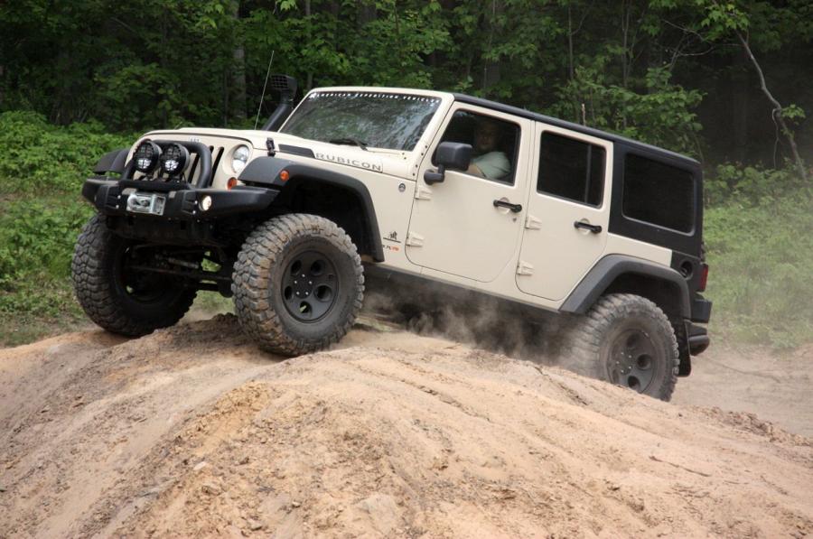  Jeep Wrangler Hemi AEV 2011 года  (фото 3 из 58)